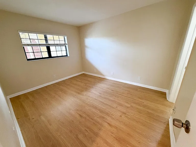 917 NE 16th Ave #16 — Photo 15