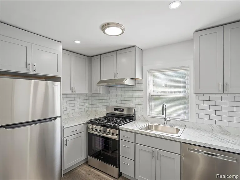 1741 E Woodward Heights Blvd — Photo 14
