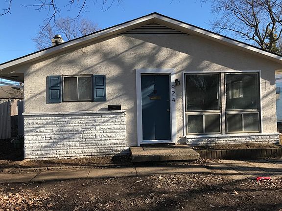2nd image of 924 Byron Ave