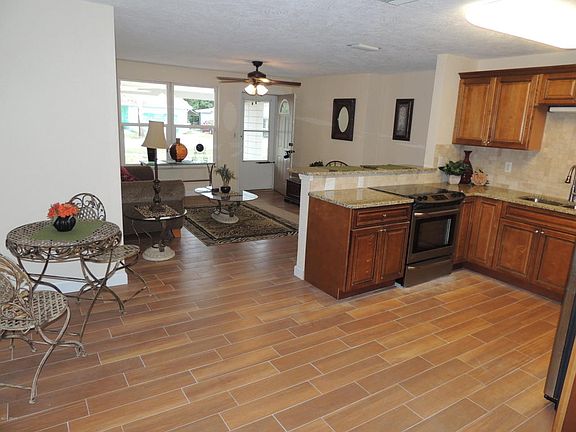 3rd image of 342 Forest Hills Blvd