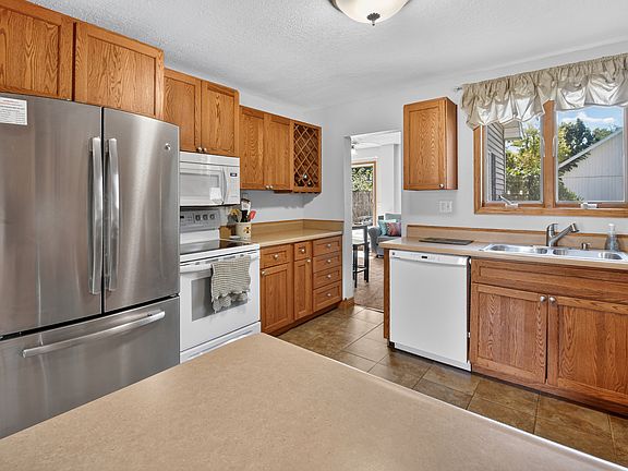 5th image of 303 W Price St