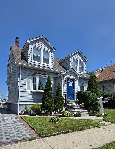 186 Christie Ave Photo 1