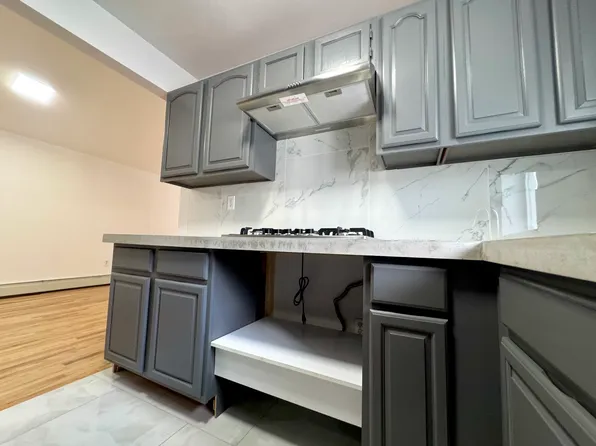 (undisclosed Address), Woodhaven, NY 11421