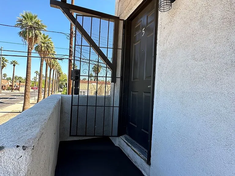 342 W Culver St — Photo 26