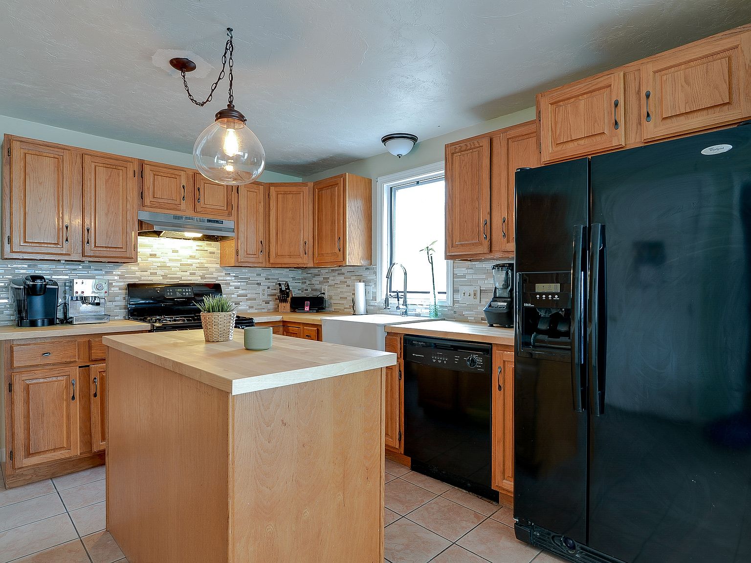 6 Mendon St, Upton, MA 01568 Zillow