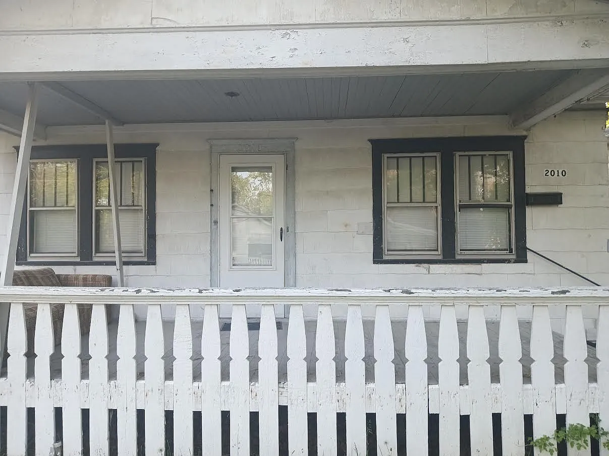 2010 N Ellis St photo 1