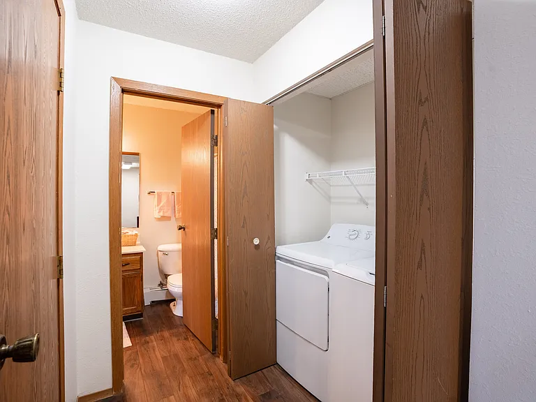 Fargo, ND Cedars 4 Apartments | 21B | Laundry