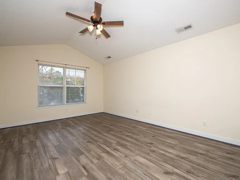 1506 Woodland Ct — Photo 13