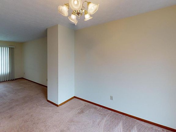 5th image of 24 Colonial Ct