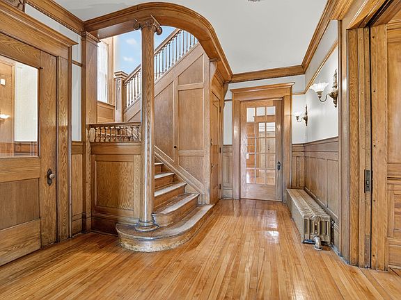 3rd image of 1133 Algoma Blvd