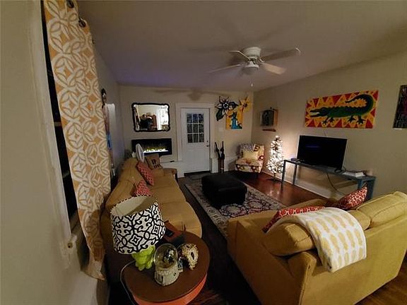 2nd image of 8522 Apricot St