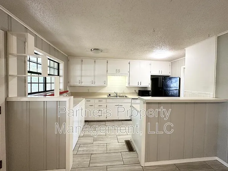 2201 W Deane St — Photo 9