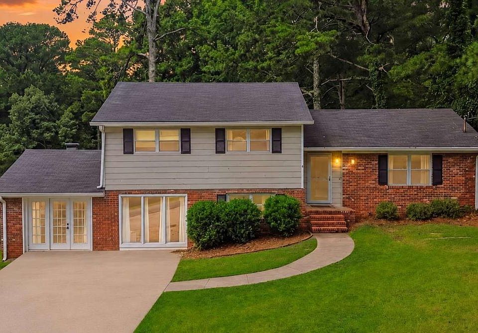 1st image of 13 Wellington Way SE