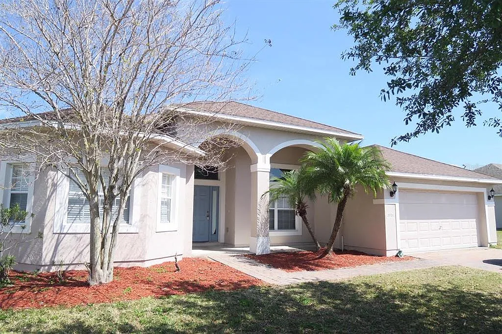 4 bed, 3.0 bath, 2221 sqft, $1,895 — Photo 1