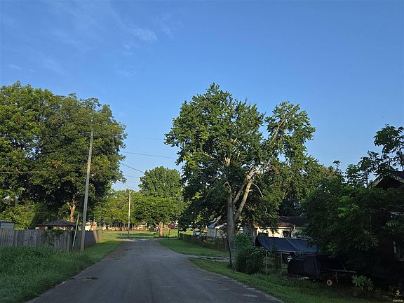 5th image of 620 Stuart St