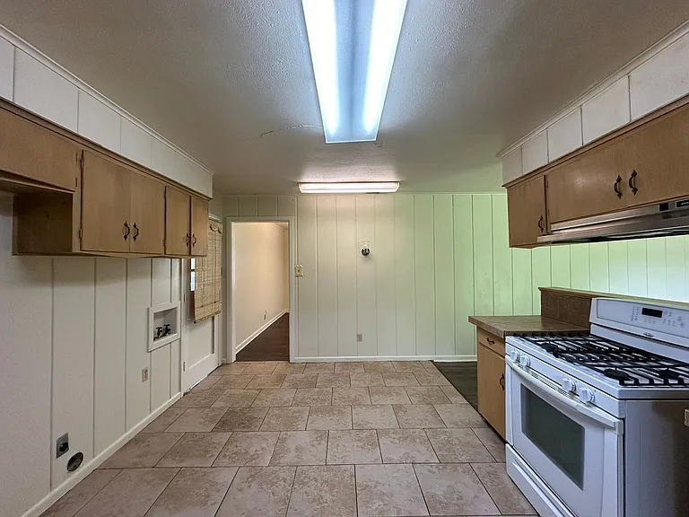 2725 Tanglewood Dr — Photo 8