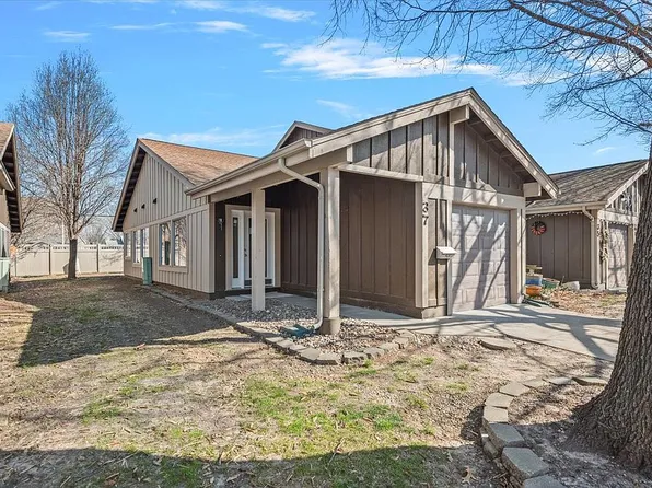 37 Redwood Ln, Springfield, IL 62704