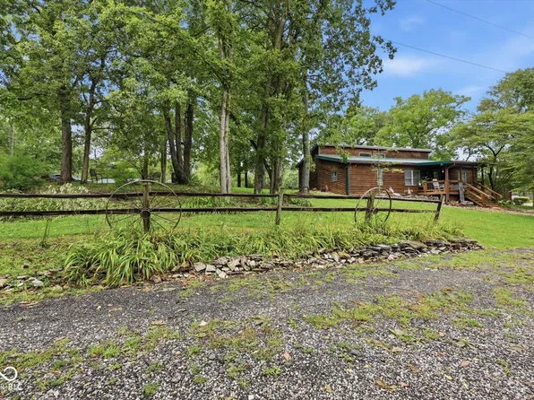 214 Crenshaw Dr, Saint Paul, IN 47272