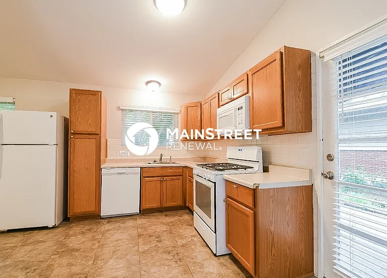 1520 Arlington Dr — Photo 5
