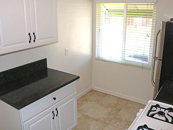 4th image of 4746-4756 1/2 Point Loma Ave #4756