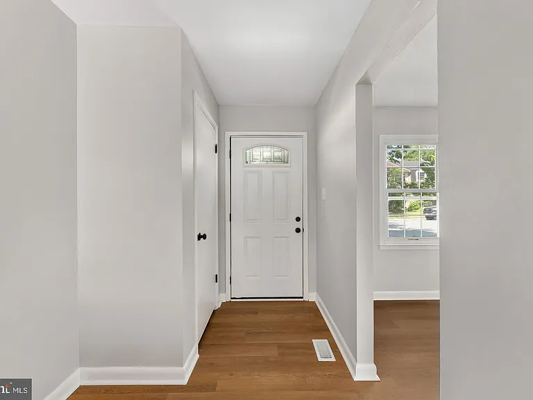 14843 Emberdale Dr — Photo 3