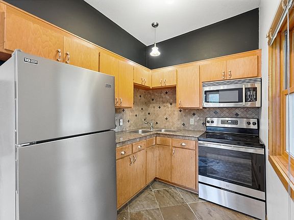 5th image of 307 Walnut St APT 3