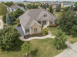 1742 Springhaven Ct, Oconomowoc, WI 53066