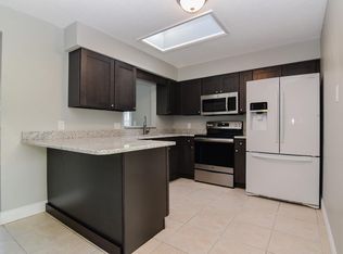 8262 Ridgewood Cir, Seminole, FL 33772