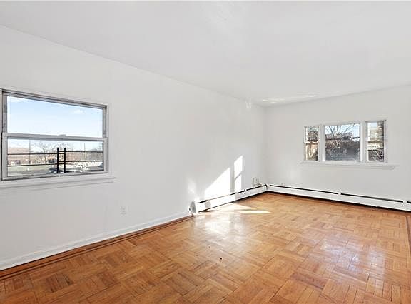 4th image of 4063 Laconia Ave