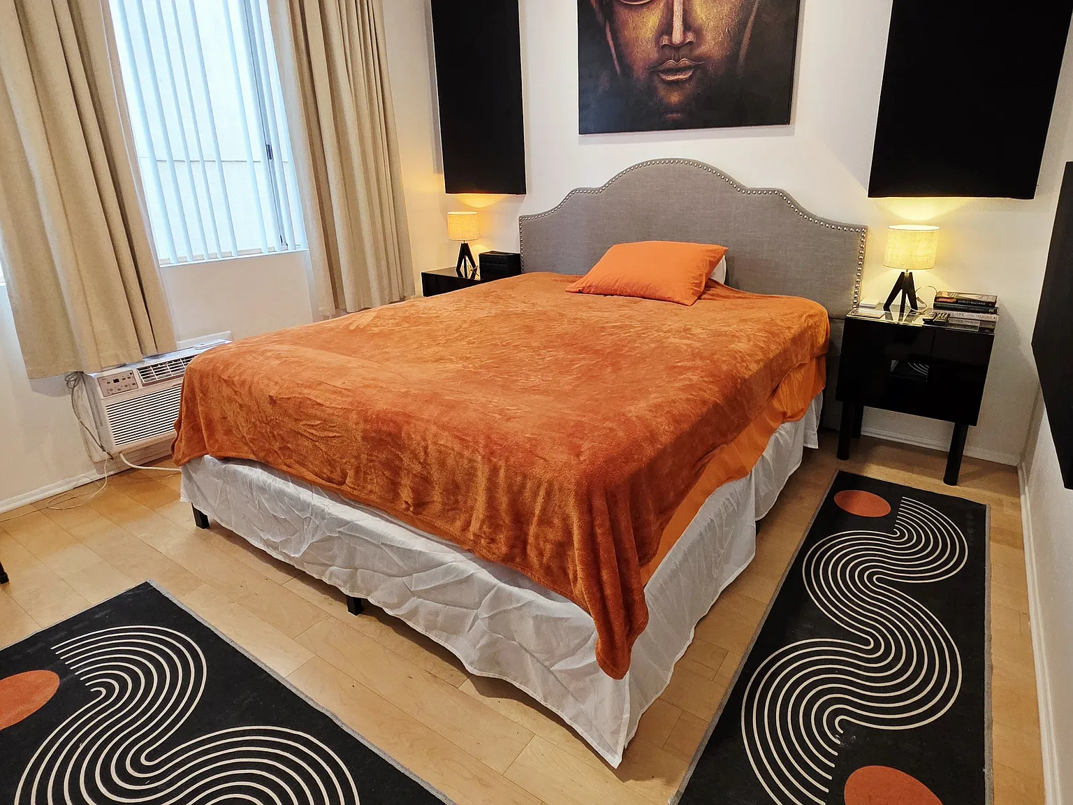 king size bed, bedroom with 2 night stands and lamps.