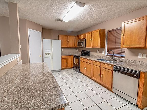 4th image of 1769 Cliffbrook Dr