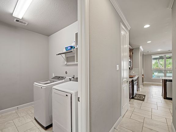 5th image of 15518 Montreal Dr