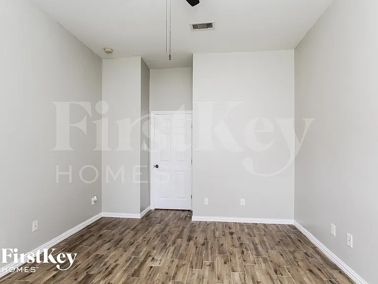 2227 Nicholas Xing — Photo 7