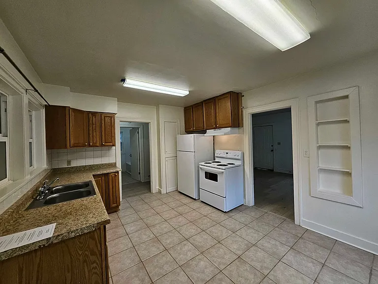 11380 Greenburg Apartments — Photo 8