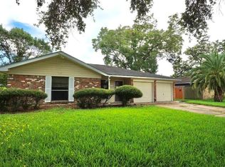 324 Pine St, Lake Jackson, TX 77566