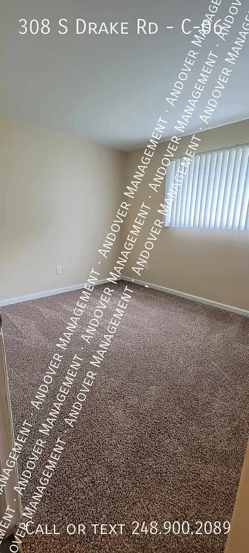 Country Club Park Apartments - Balcony — Photo 4