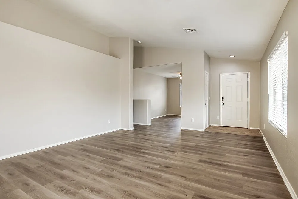 3 bed, 2.0 bath, 1599 sqft, $1,905 — Photo 4