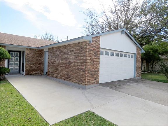 4th image of 702 Levelland Dr