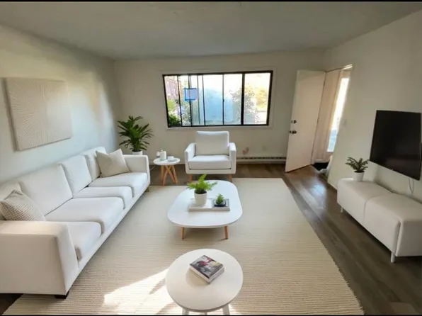 18 Pierce St APT 3, Foxboro, MA 02035