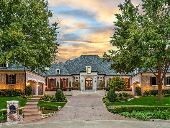 6326CarringtonDrDallasTX-large-001-36-CarringtonDallasTexasTrueHomes-1500x844-72dpi.jpg