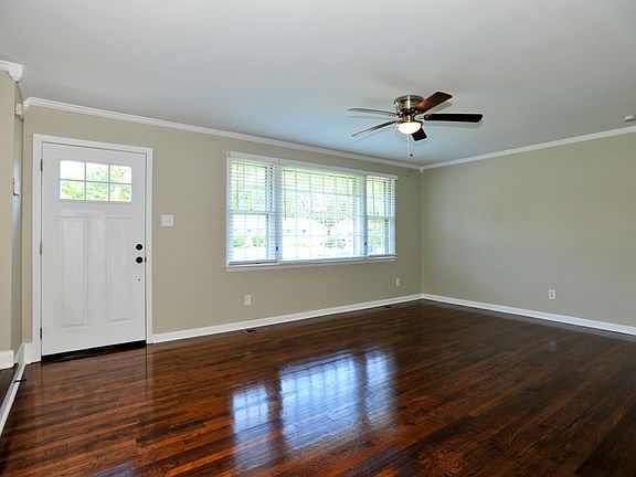 5th image of 802 Smallwood Dr