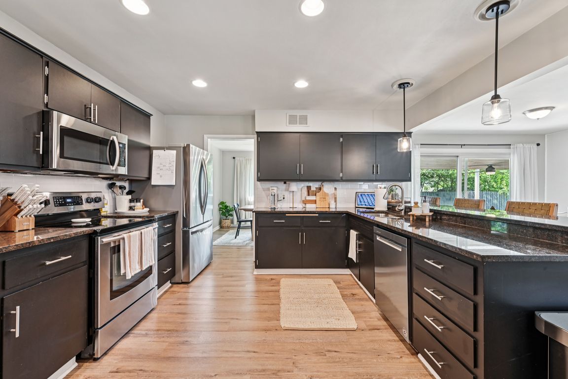 Breck Ave-S3107-011.jpg
