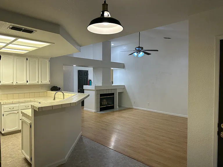 900 Quate Ct — Photo 7