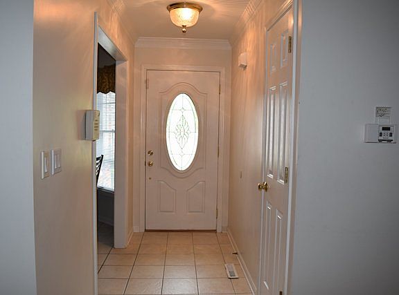 4th image of 418 Farmhill Cir