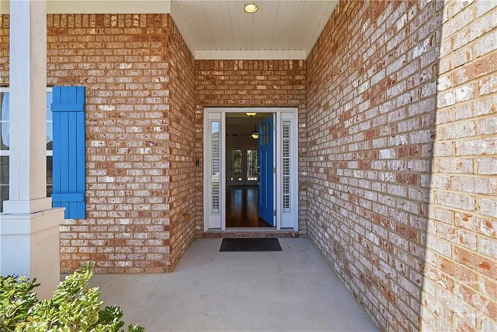 4 bed, 2330 sqft, $2,730 — Photo 3