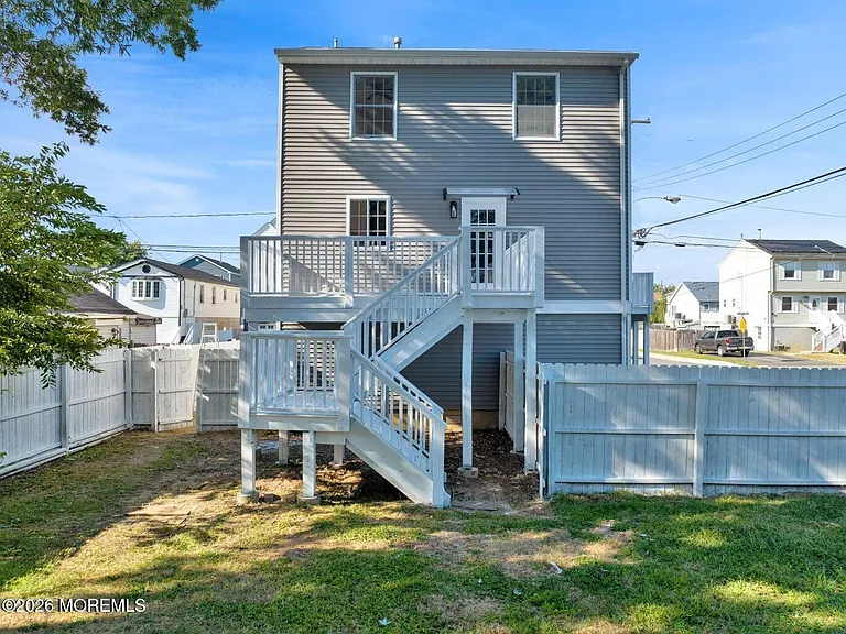 401 Spruce St — Photo 23