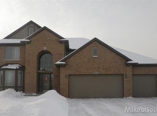 21592 Doral Dr, Macomb, MI
