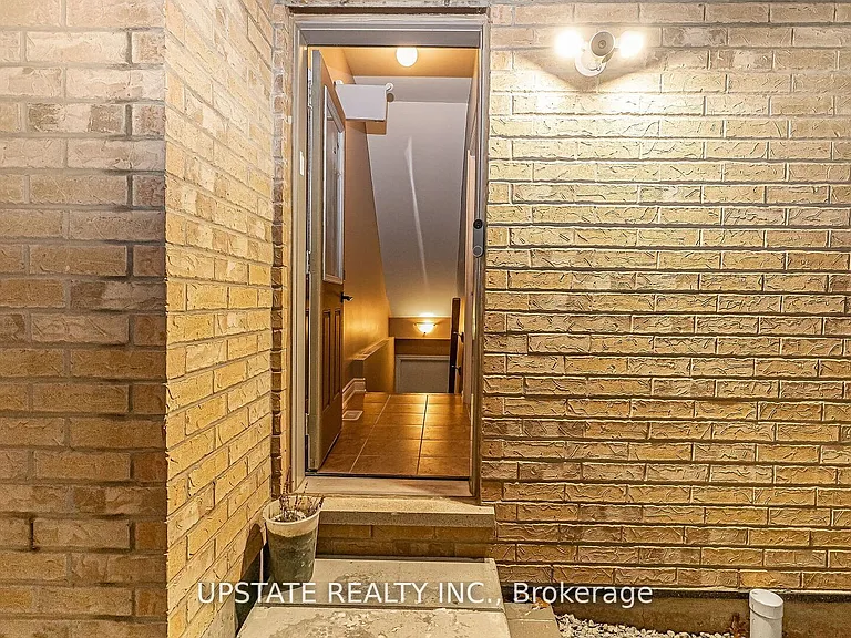 91 Lloyd Sanderson Dr #LOWER — Photo 2