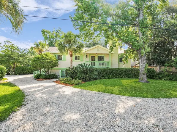 213 Magnolia Ave, Saint Simons Island, GA 31522