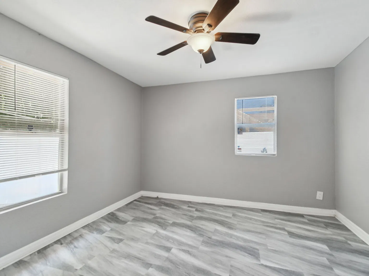 2 bed, 880 sqft, $2,400 — Photo 2